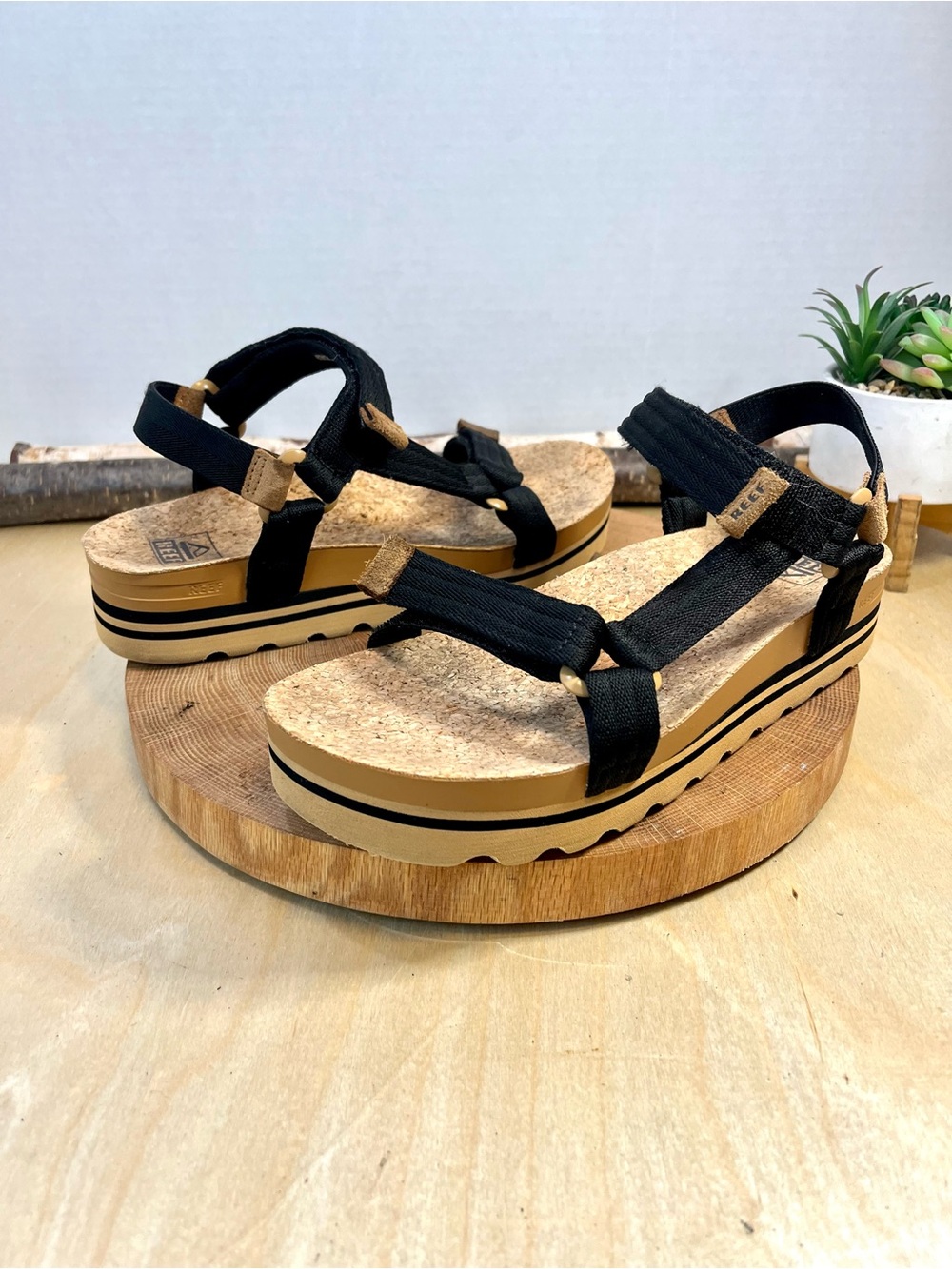 Reef Cushion Rem Hi Platform Sandal Size 9